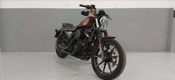 HARLEY-DAVIDSON SPORTSTER IRON 883 